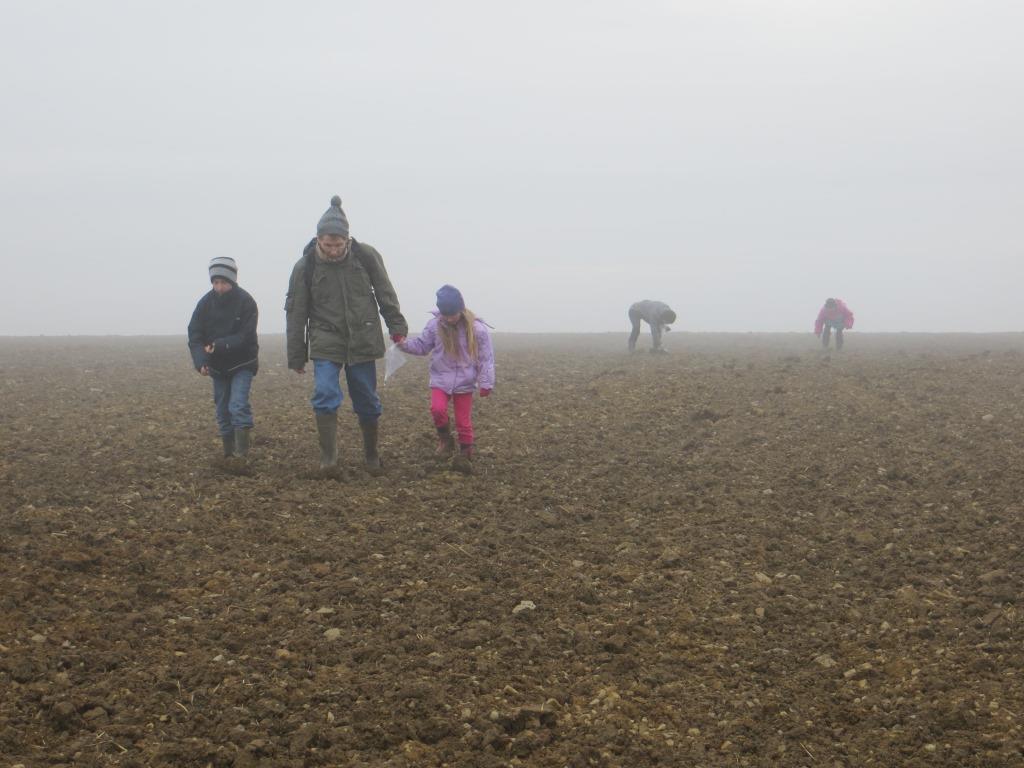 Mitglieder der AAK bei einer der regelmäßigen, gemeinsamen Feldbegehungen