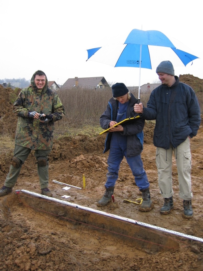 Notgrabung im Neubaugebiet in Himmelstadt 2002